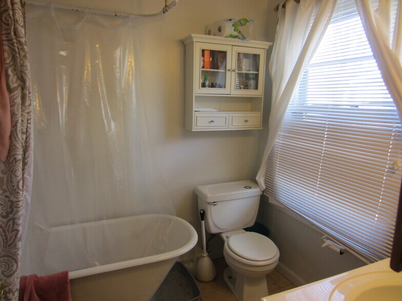 Building Photo - 1339 Vermont St