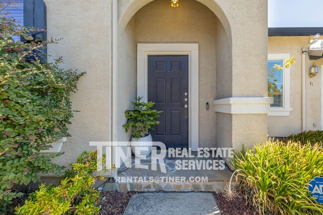 Building Photo - Beautiful Roseville Home on Court