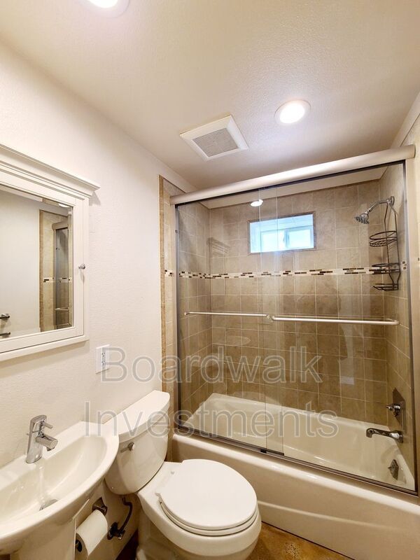 Building Photo - 15 Park Manor Dr