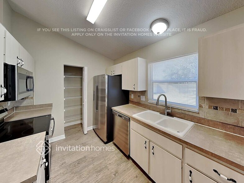 Building Photo - 4516 30th Ln E