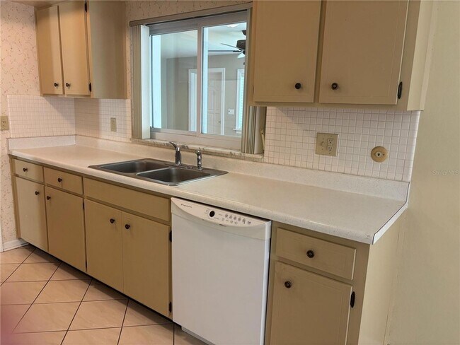 Building Photo - 2060 Attache Ct