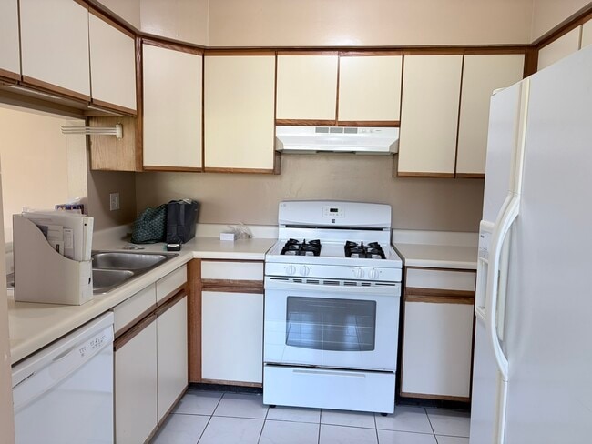 Building Photo - 1428 W Sapphire Dr