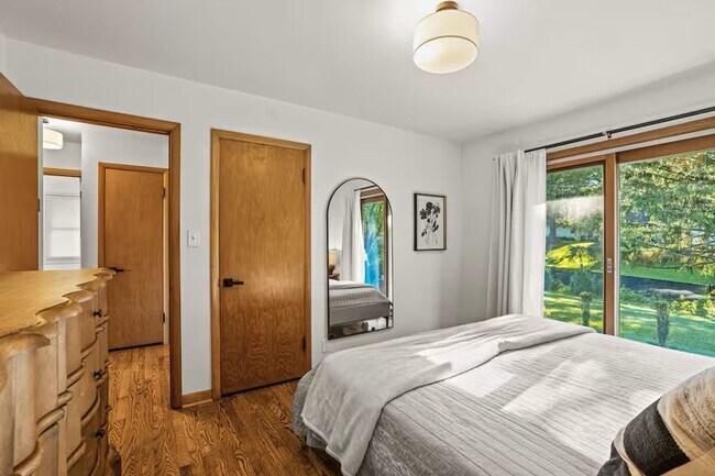 Building Photo - Updated 3 bedroom Delafield ranch