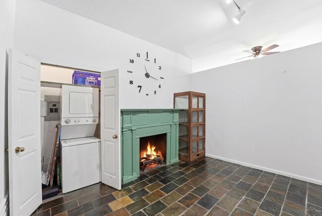 Building Photo - 5313 Palmetto St