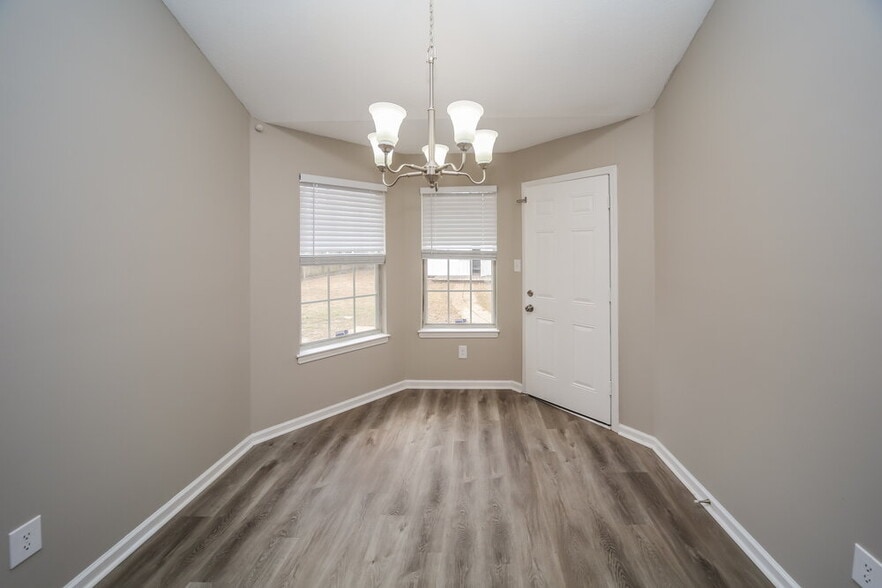 Building Photo - 5895 Waverly Dr