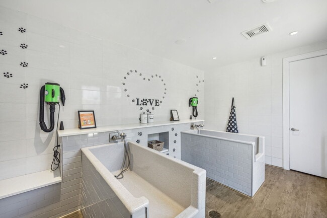 Building Photo - Everra Midtown Park