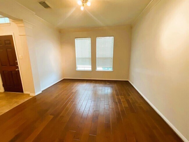 Building Photo - 130 W Montfair Blvd