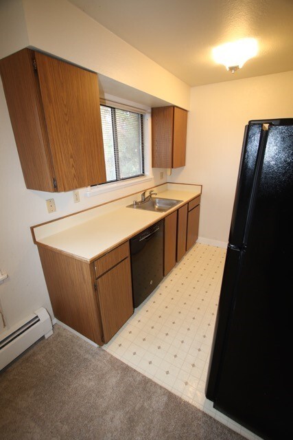 Building Photo - Top Floor 2 Bedroom Condo!