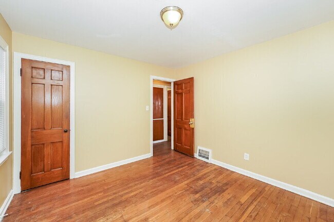 Building Photo - 3989 E 177th St