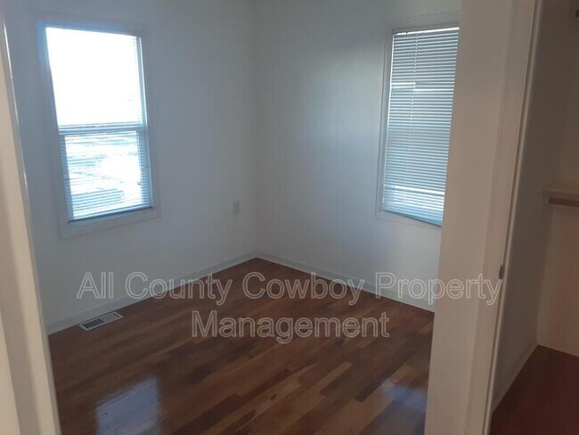 Building Photo - 1222 Logan Ave