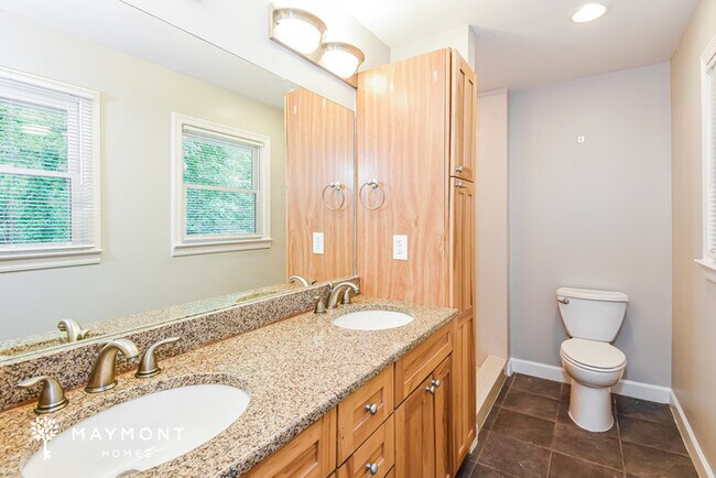 Building Photo - 2644 Club Valley Dr NE