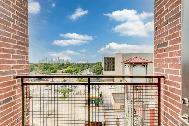 Building Photo - 1111 Studewood St