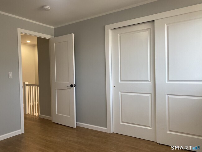 Building Photo - 421 Allen St