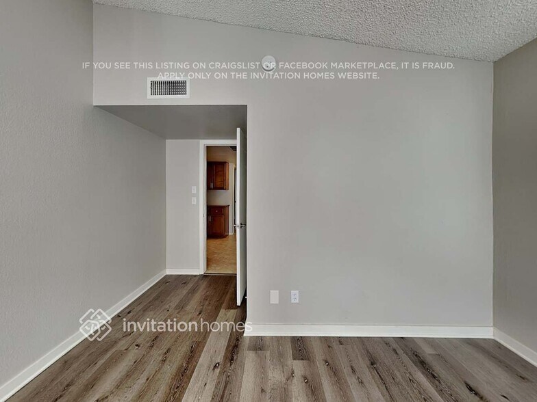 Building Photo - 409 W Beverly Ln