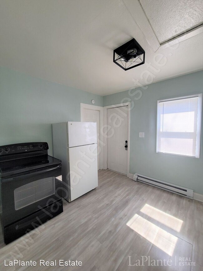 Building Photo - 2 br, 1 bath House - 1310 Albert