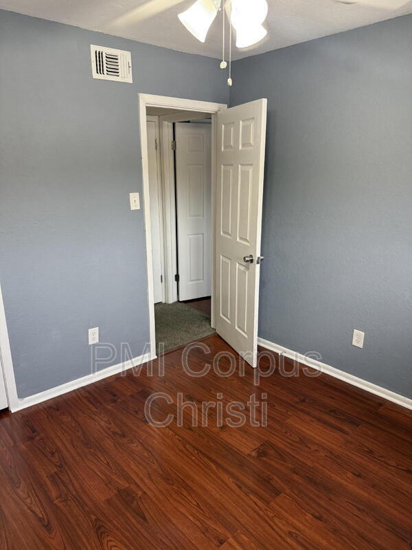 Building Photo - 5001 Meandering Ln