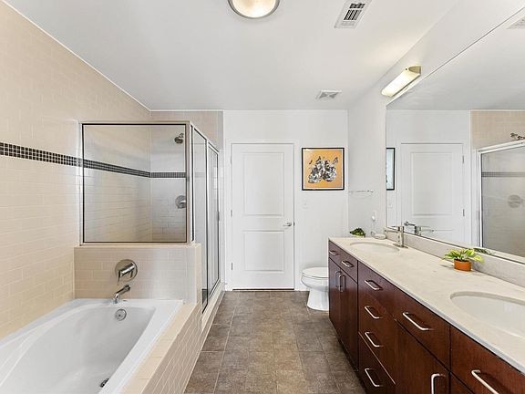 Building Photo - 5925 Almeda Rd