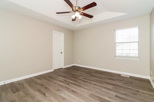 Building Photo - 12 Southview Dr