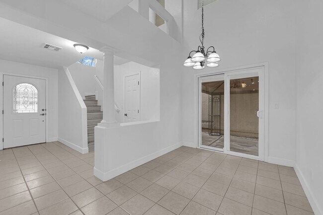 Building Photo - Large 3 bedroom, 2.5 bath house/ New Upgrades