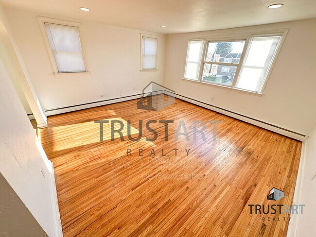 Building Photo - 1205-7 Princeton Ave