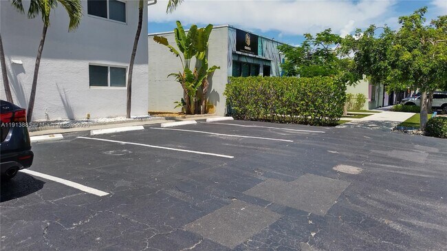 Building Photo - 715 NE 2nd Ave