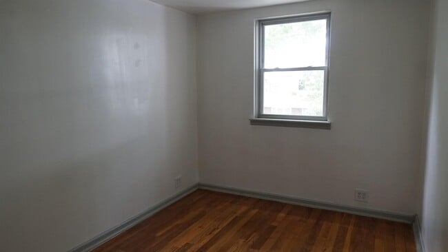 Building Photo - 323 Stevens Ave