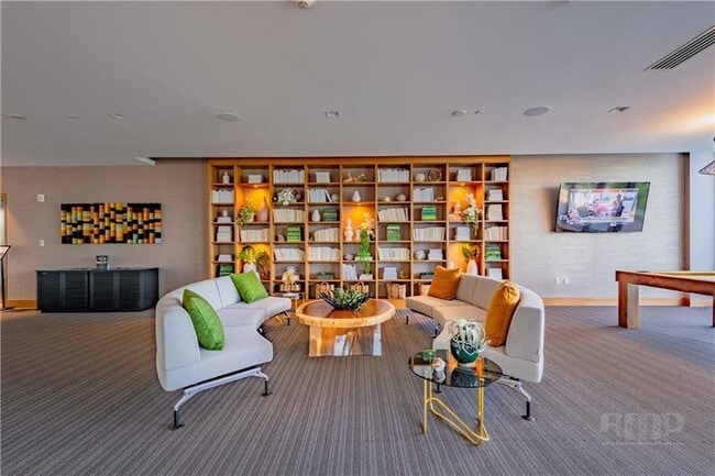 Building Photo - 16385 Biscayne Blvd