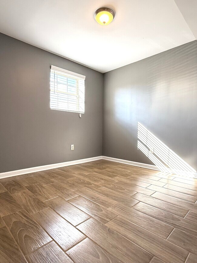 Building Photo - 1971 Darlington Loop