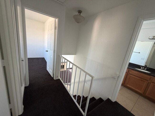 Building Photo - Move-in Ready New Paint & New Carpet 3 bed 2.5 bath La Sierra Home