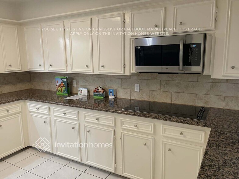 Building Photo - 3822 Stillview Dr