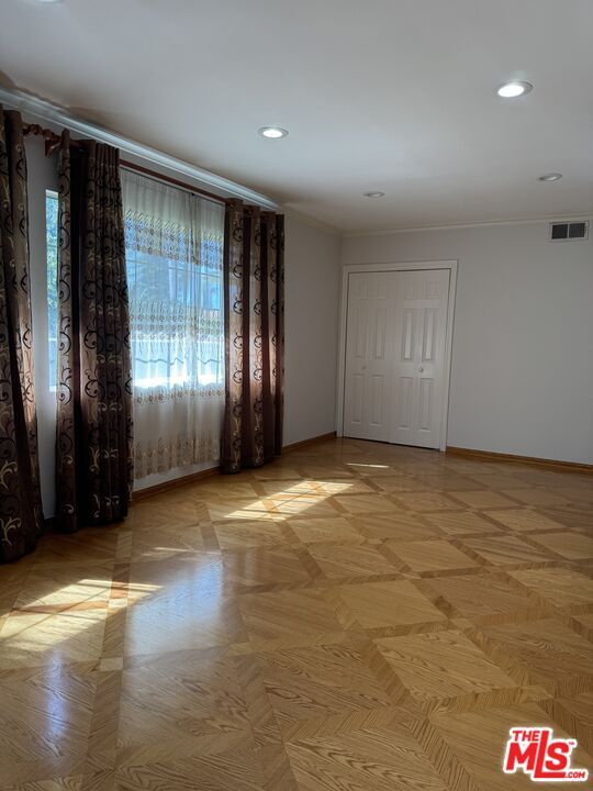 Building Photo - 5412 Hazeltine Ave