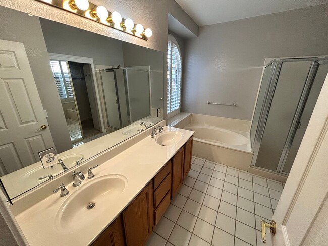 Building Photo - Beautiful Brookside Home 3 Bedroom/2 Bath