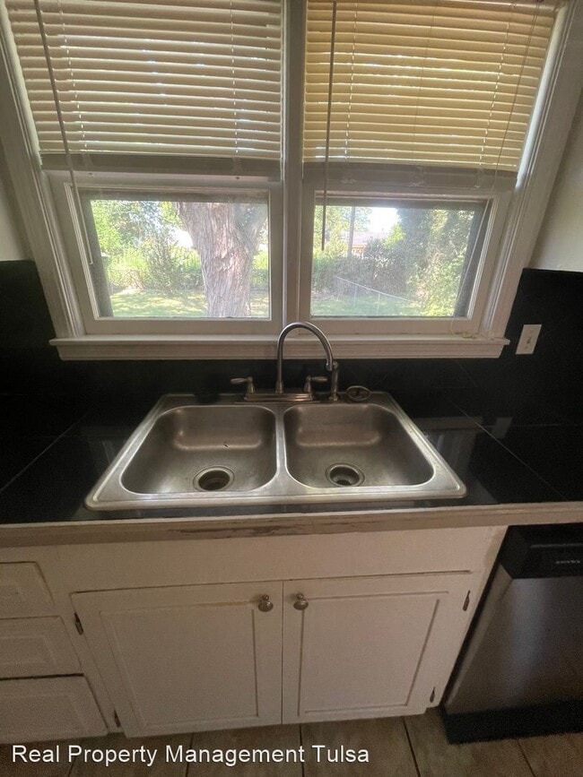 Building Photo - 3 br, 1 bath House - 5004 S Quincy Ave