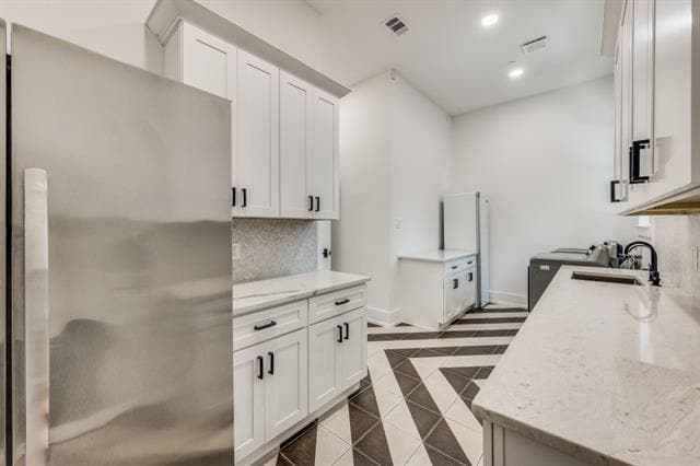Building Photo - 6499 Royalton Dr