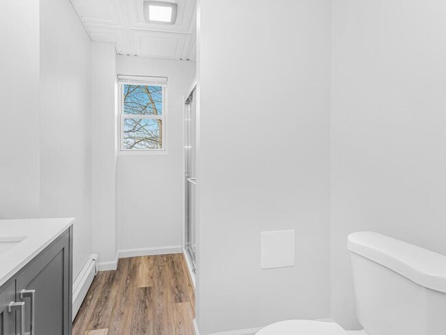 Building Photo - 7 Sproat St