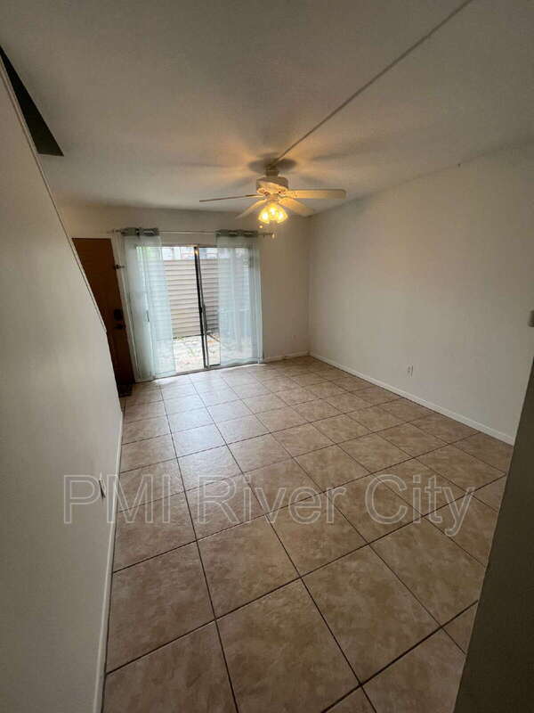 Building Photo - 2300 Twelve Oaks Dr