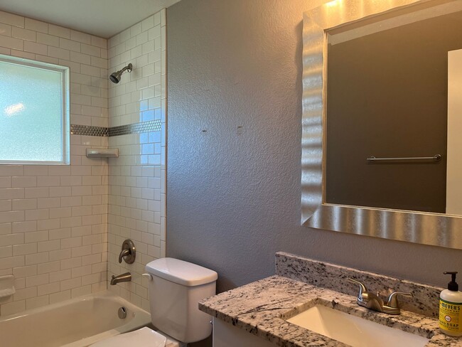 Building Photo - Beautiful 2 Bedroom + 2 Bonus Rooms, 3 Bat...