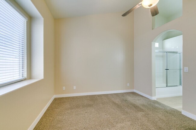 Building Photo - SW BEAUTY*2 BEDROOMS*OPEN FLOORPLAN*COMMUNITY POOL, GATED*CHECK THIS HOME OUT TODAY!