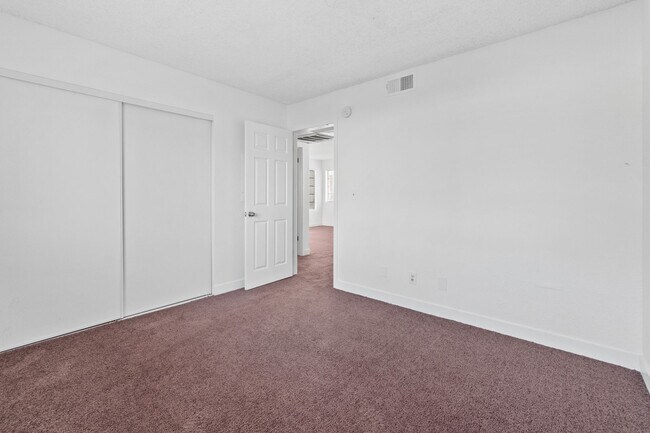 Building Photo - Spacious 2-Bedroom Condo with Fireplace – ...