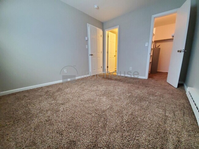 Building Photo - 2642 E Ocean View Ave