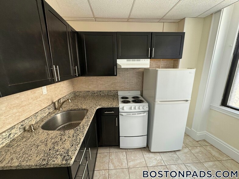 Building Photo - 62 Boylston St