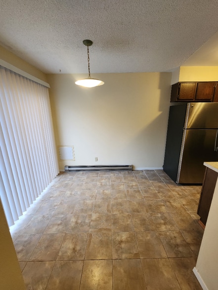 Building Photo - 1214 E 3rd St