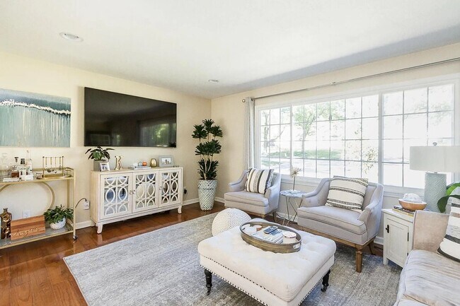 Building Photo - Gorgeous 3 Bedroom 2 Bathroom in Prairie V...