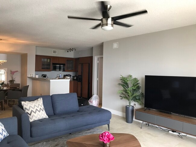 Building Photo - 2080 S Ocean Dr