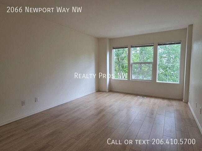 Building Photo - 2066 Newport Way NW