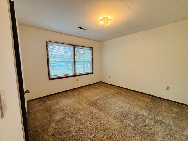 Building Photo - 1744 Donlee Dr