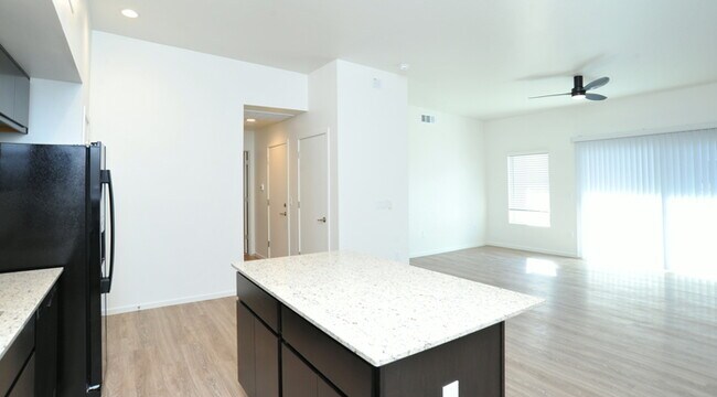 Building Photo - Modern Luxury in Central Tucson!