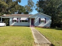 Building Photo - 3 bed 1 bath for rent