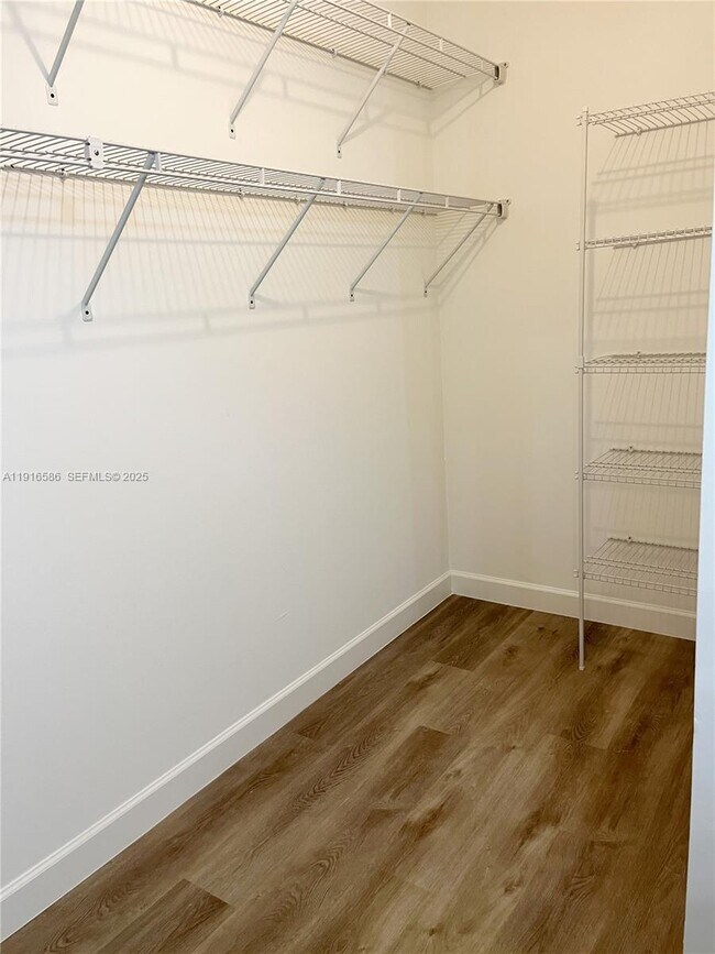 Building Photo - 4543 Carambola Cir S