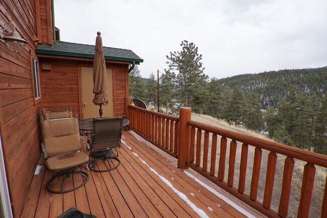 Building Photo - Lovely Townhome in Bailey!